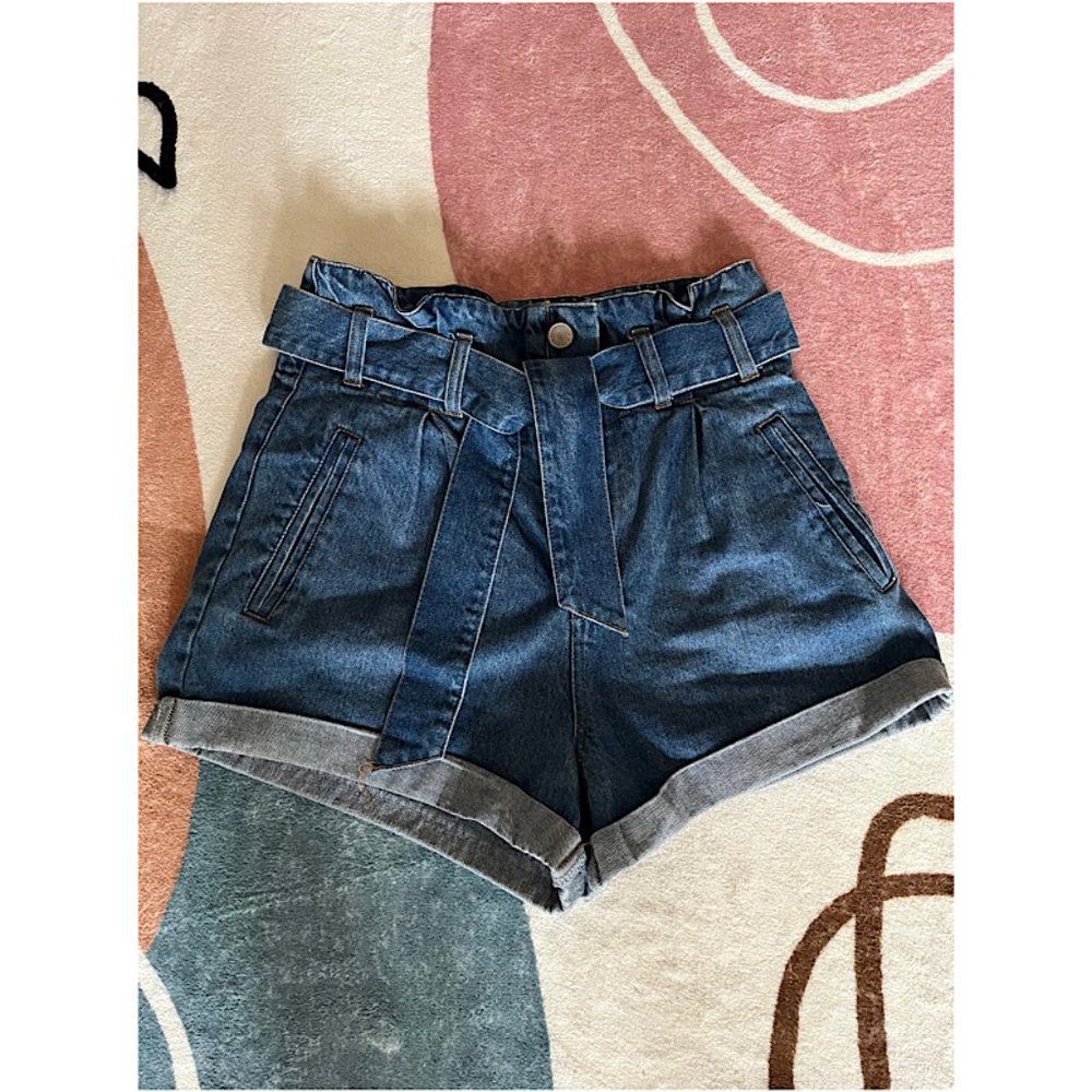 Blue Rolled Hem Denim Shorts w/ Matching Belt
